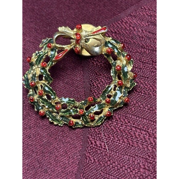 Vintage Christmas Wreath Brooch Pin Bow Gold Tone Holidays Winter Religion - Picture 2 of 5